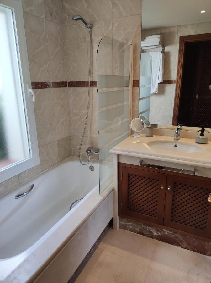 Costalita On The Beach - 3 Bedroom Cosy Apartment Estepona Exteriör bild